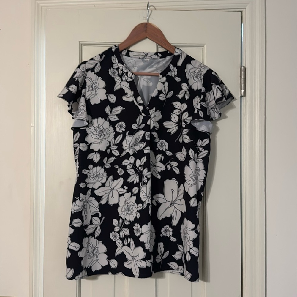 Black and white flower blouse. Size Large.